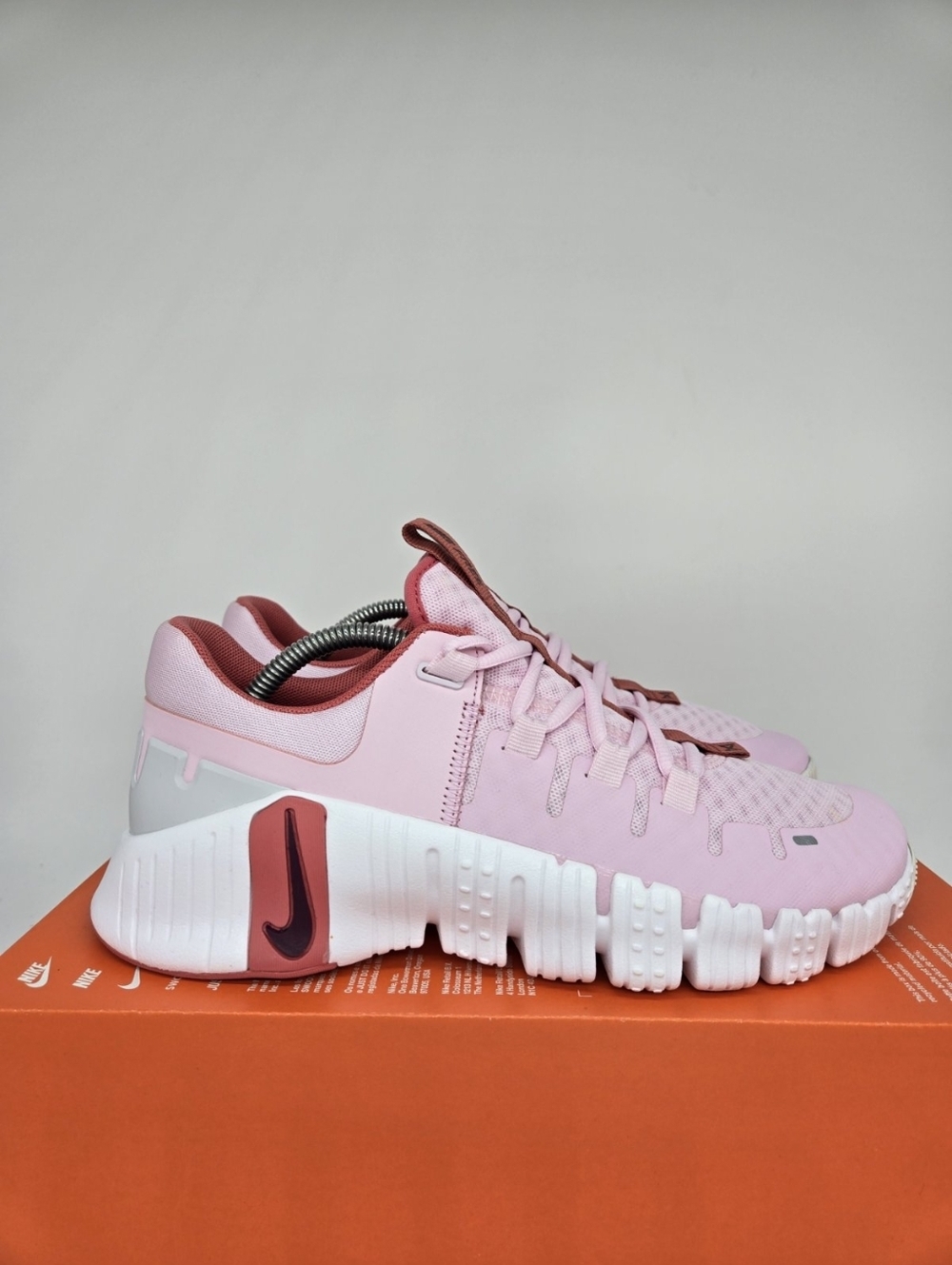 Nike Women's Free Metcon 5 Premium Pink Foam Women's Workout Shoes Size 7.5 - Picture 3 of 8